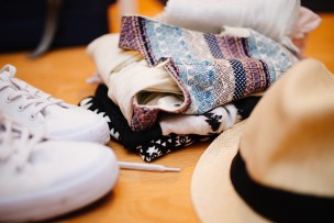 clothes-922988_1280